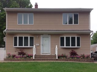 1104 Oakneck Rd, Bay Shore, NY 11706