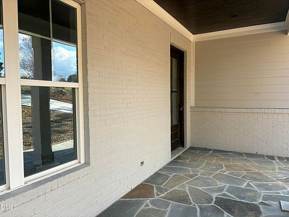 3rd image of 829 Chapel Ridge Dr