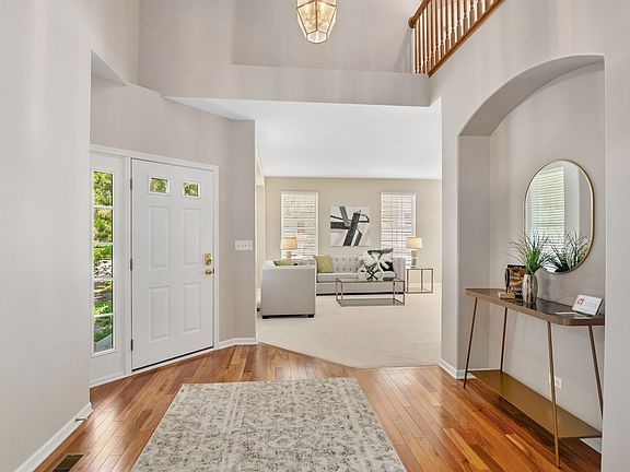 3rd image of 852 Peter Ct