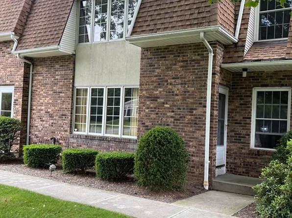 351-355 Main St #G, Easthampton, MA 01027