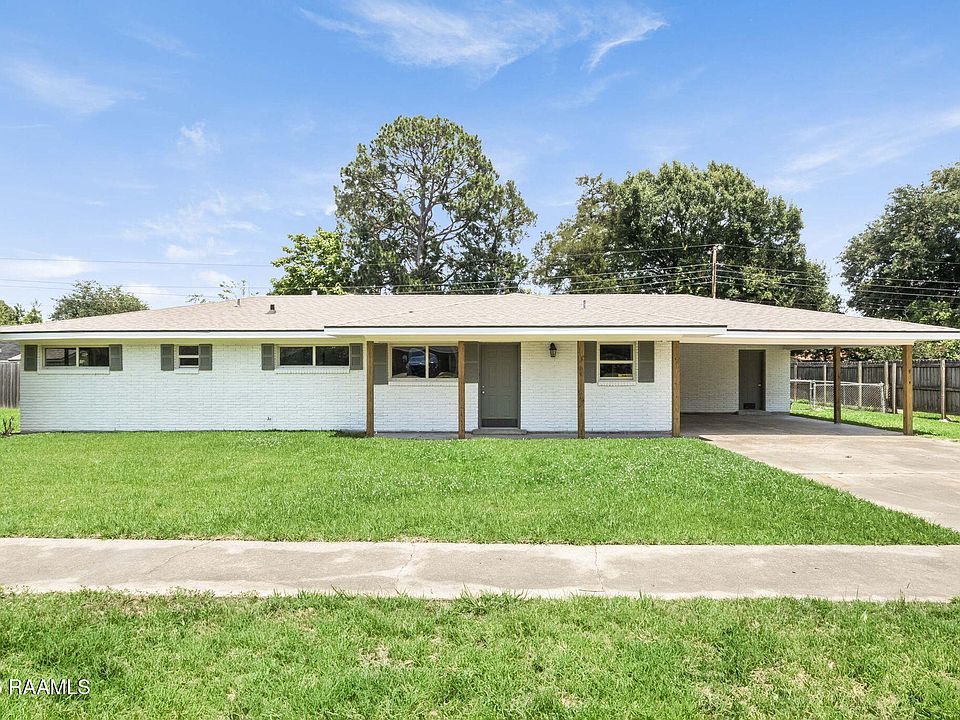 1st image of 204 Maple Dr