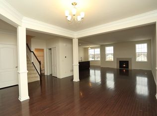 1185 Falcon Ridge Dr #72, Elgin, IL 60124