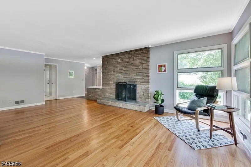 4 bed, 2.5 bath, $6,250 — Photo 4