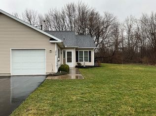 370 Walker Dr, Canandaigua, NY