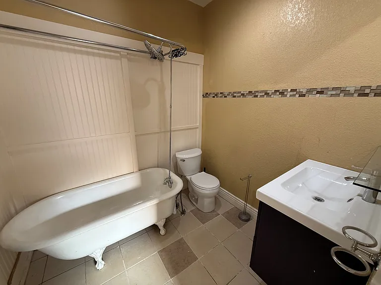 1707 Vine St — Photo 22