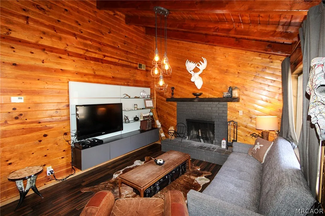 2 bed, 1.0 bath, 720 sqft, $1,600 — Photo 3