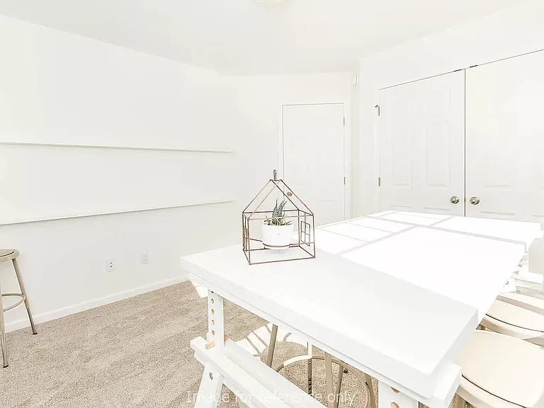 820 Cathy Dr W — Photo 36
