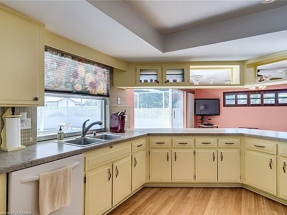 3rd image of 1115 Lake Sebring Dr