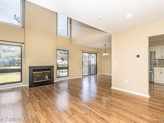 4th image of 653 Glasgow Ct