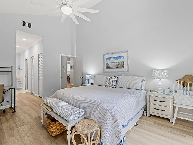 300 S Peppertree Dr — Photo 19