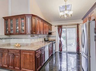 11 Cloverlook Ln, Central Islip, NY 11722