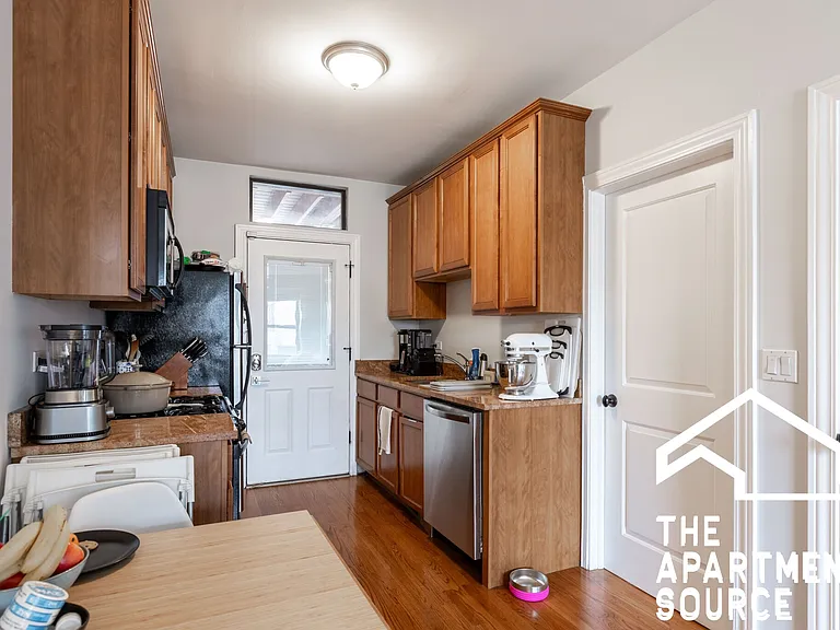 3435 N Lakewood Ave #1 — Photo 7