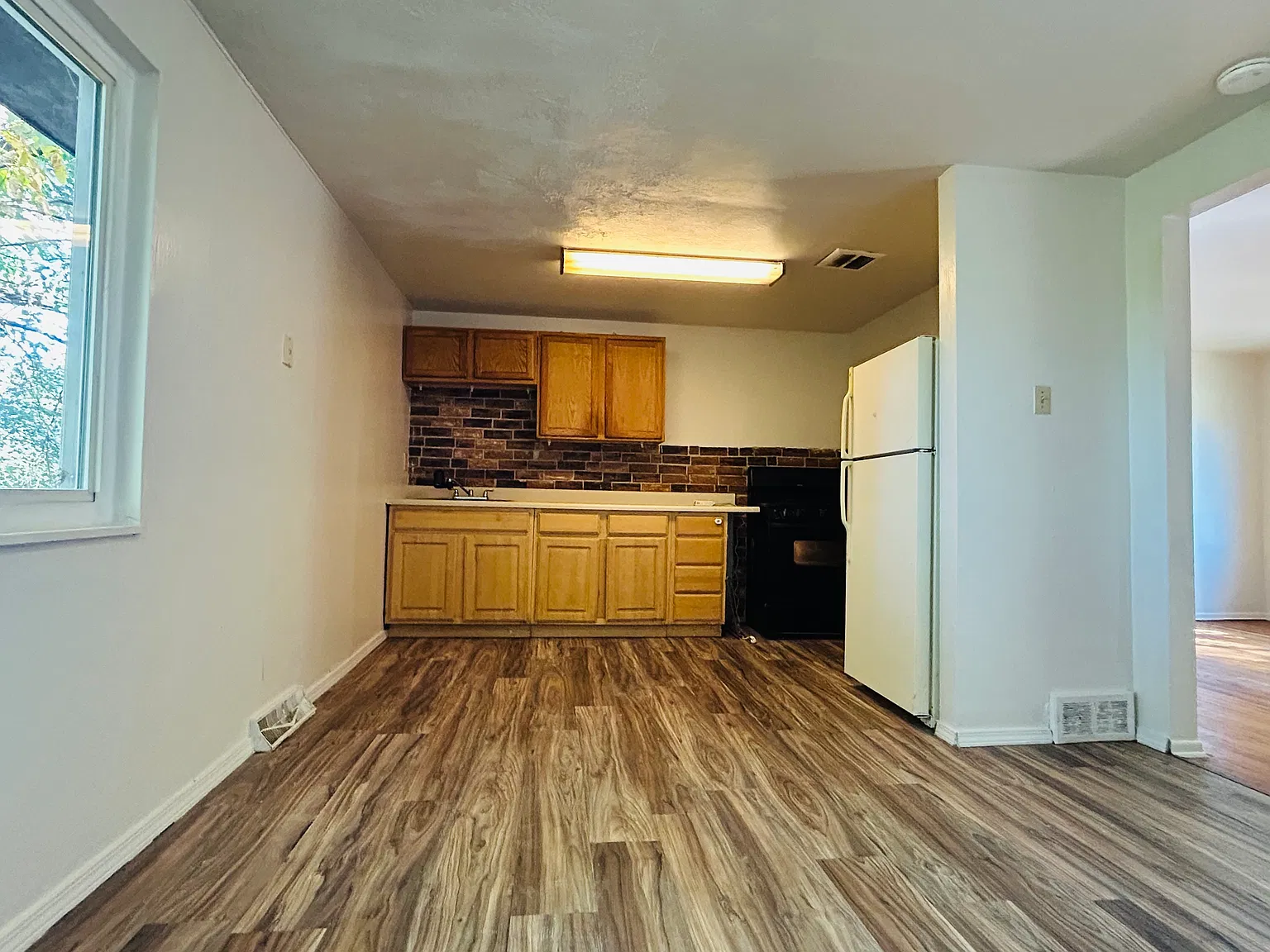 3 bed, 1000 sqft, $1,295 — Photo 2