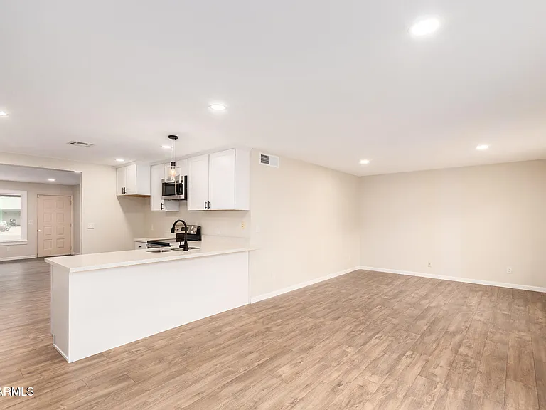 518 N Pepperwood Ct — Photo 6