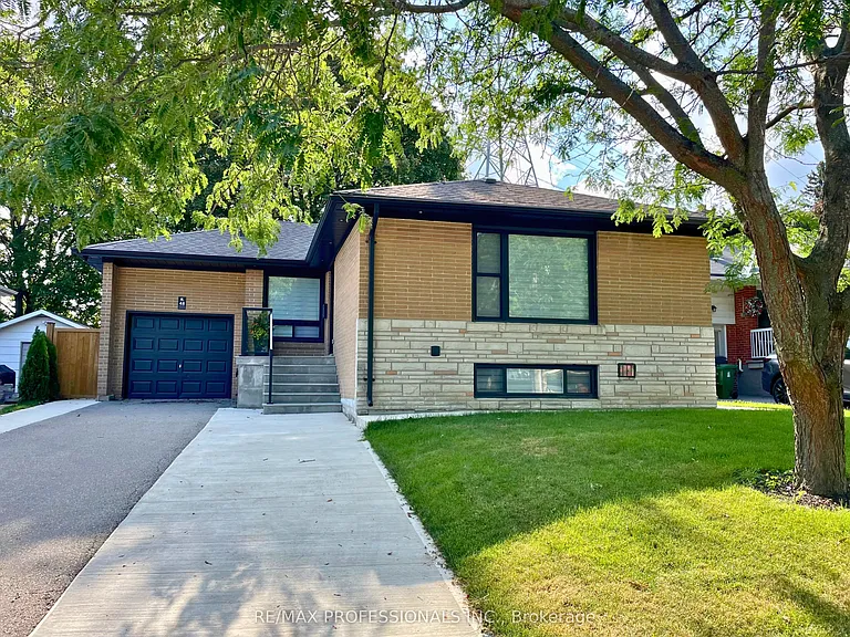 48 Lloyd Manor Rd #LOWER — Photo 1