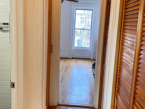 3rd image of 987 Bergen St #2