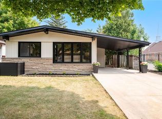 105 Lilacside Dr, Hamilton, ON L8V 2L8