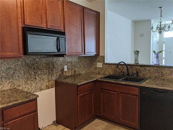 3rd image of 216 Teton Cir