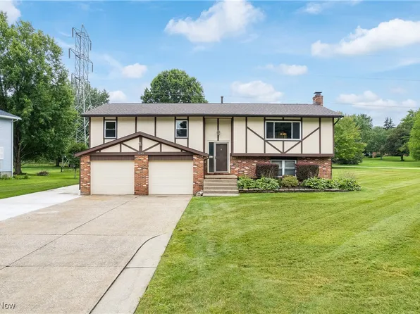 2342 Oak Point Dr, Akron, OH 44321