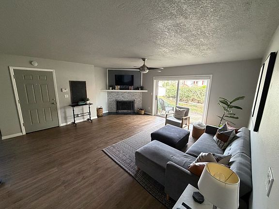 2nd image of 110 Killarney Bay Ct #1