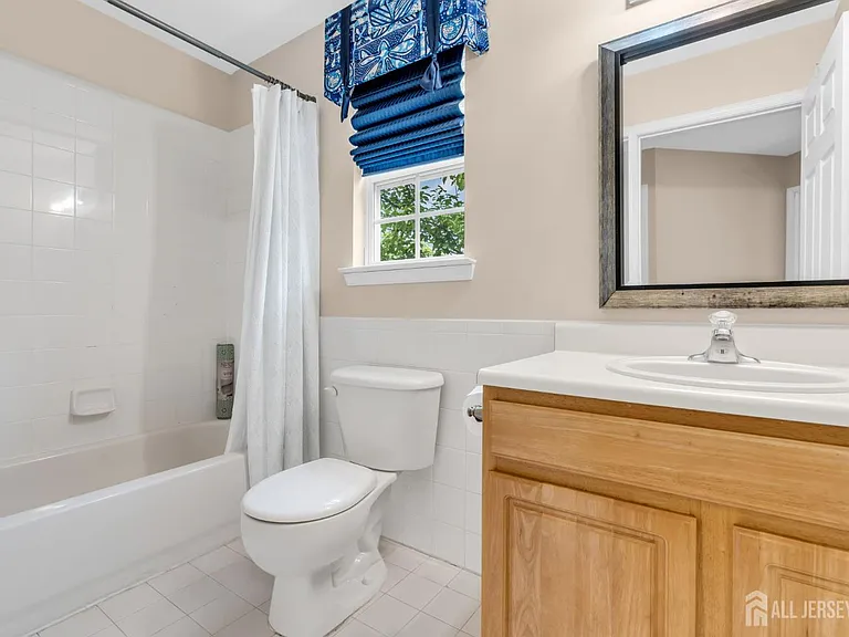 8 Edith Dr — Photo 32