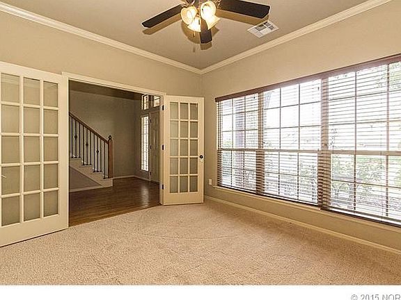5th image of 1005 W Elmira St