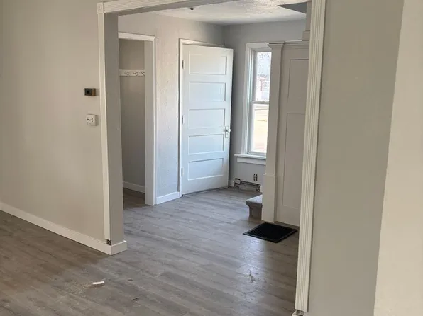 1402 E 7th St, Sioux Falls, SD 57103