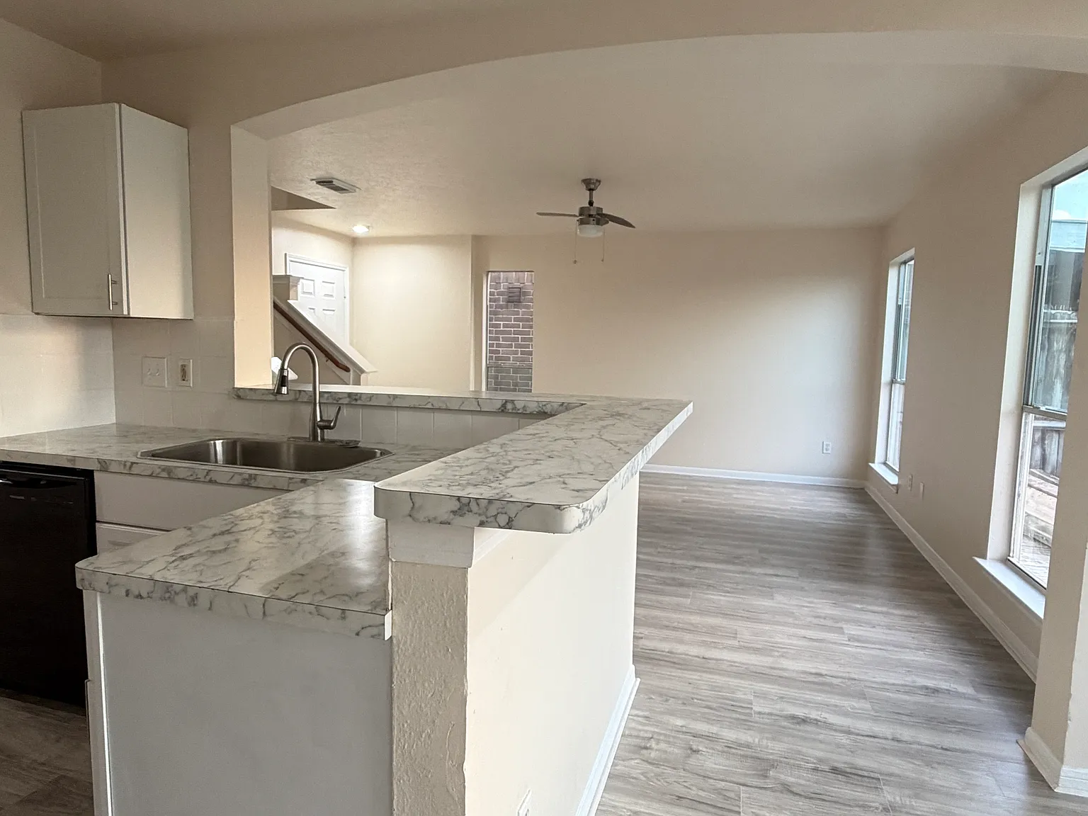 3 bed, 1336 sqft, $1,900 — Photo 4
