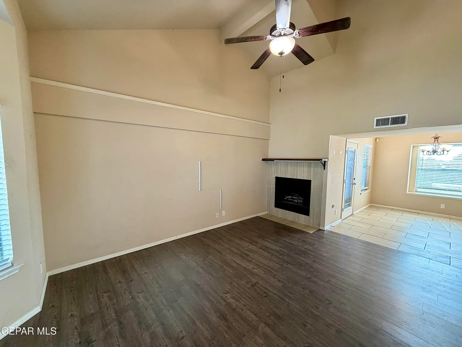 3 bed, 2.5 bath, 1277 sqft, $1,550 — Photo 3