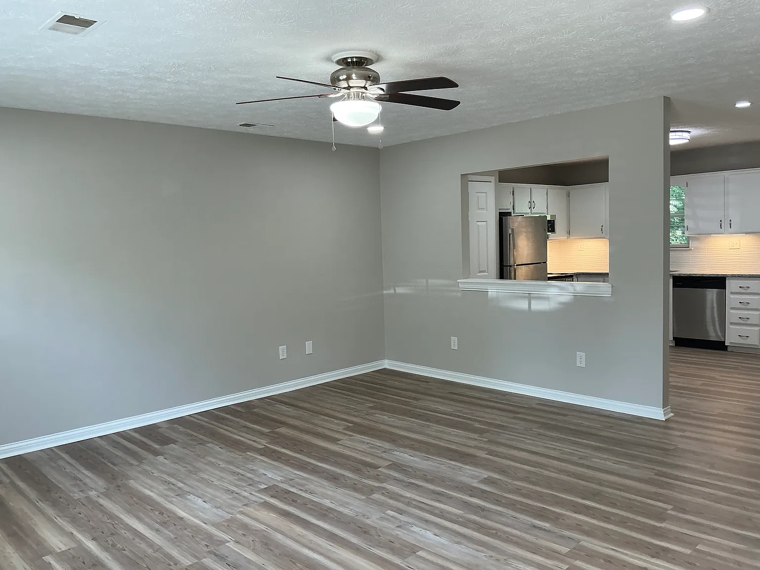 2 bed, 1005 sqft, $1,050 — Photo 2