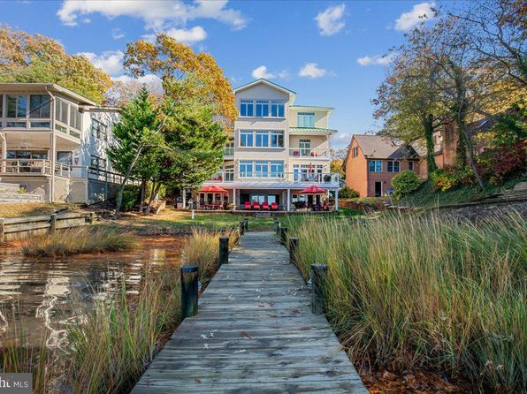 206 Harbor Dr, Lusby, MD 20657