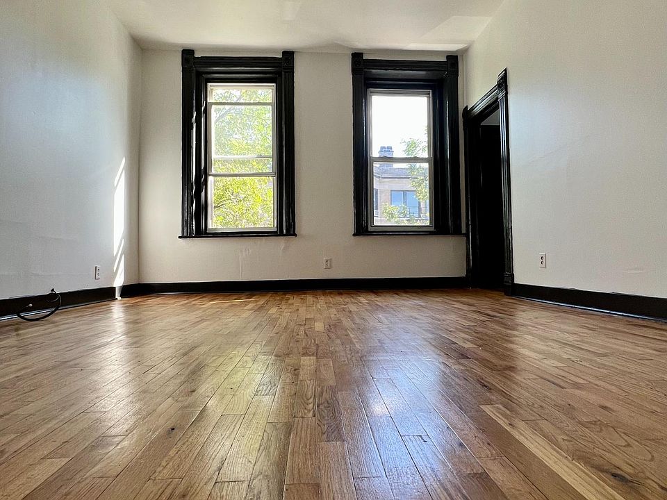 2nd image of 1004 W 18th St #3F