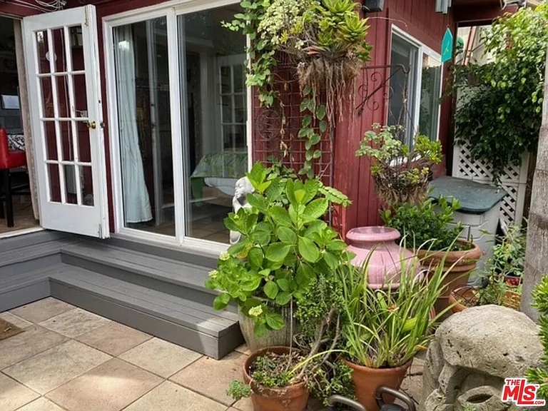 7287 Pacific View Dr — Photo 14