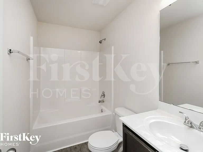 4019 Maderia Dr NW — Photo 13