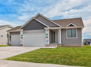 935 9th St, Waukee, IA 50263