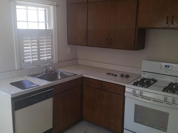 3rd image of 2614 Thayer Dr