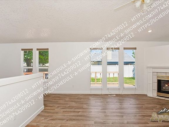 3rd image of 702 Driftwood Ln