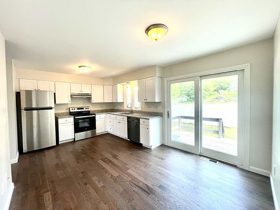 large eat in kitchen