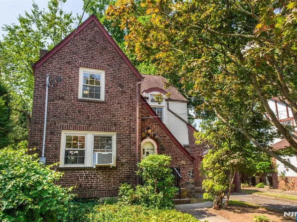 258 Griggs Ave, Teaneck, NJ 07666