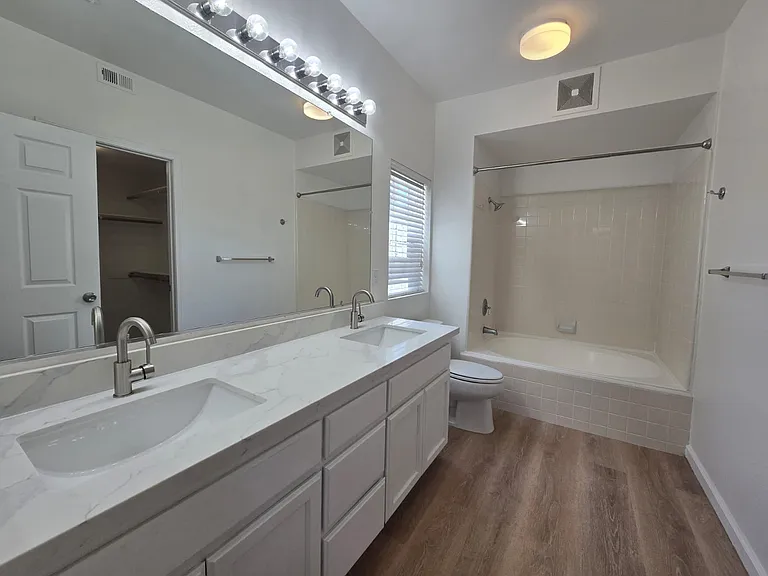 325 Swallowtail Ct — Photo 10