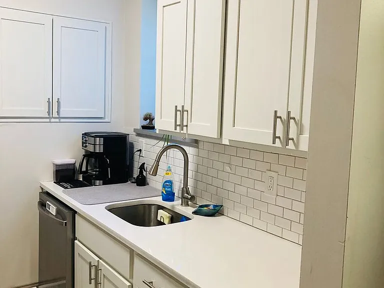 1110-1112 Sheffield Street — Photo 5