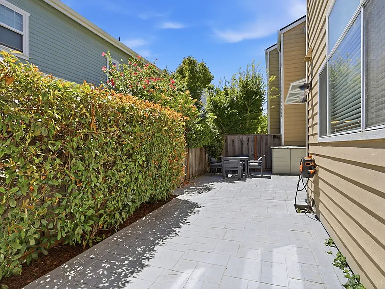 1104 Lautrec Ter — Photo 37