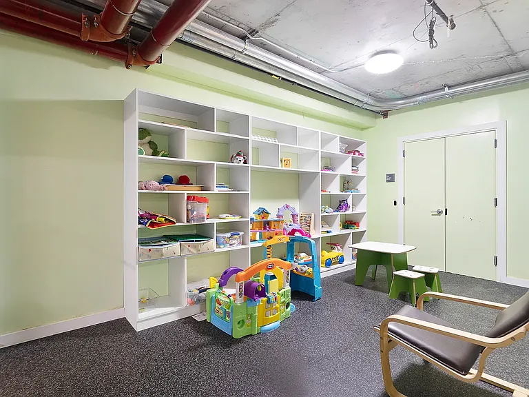 3707 Blackstone Ave #400 — Photo 32