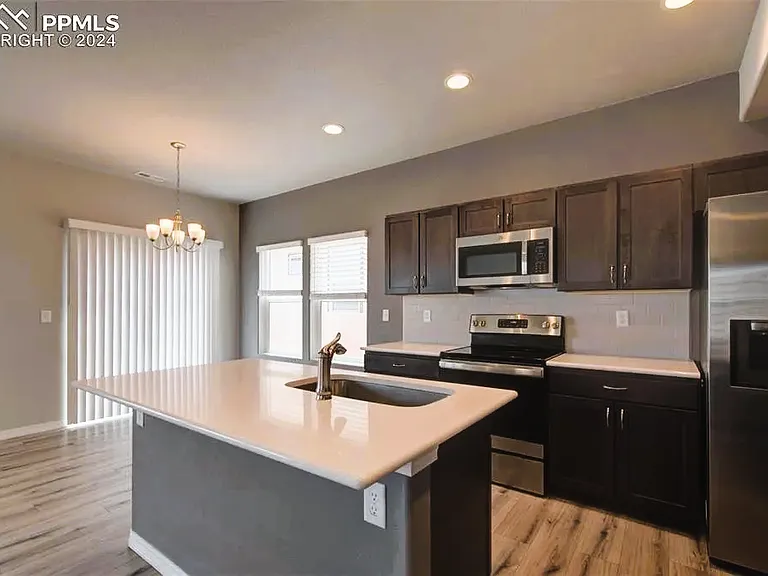 7813 Tent Rock — Photo 11