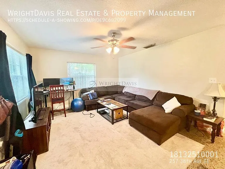 257 38th Ave SE — Photo 3