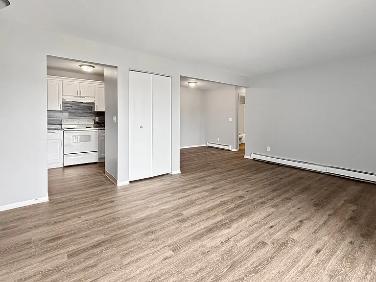 1018 Abbey Ct #6 — Photo 2
