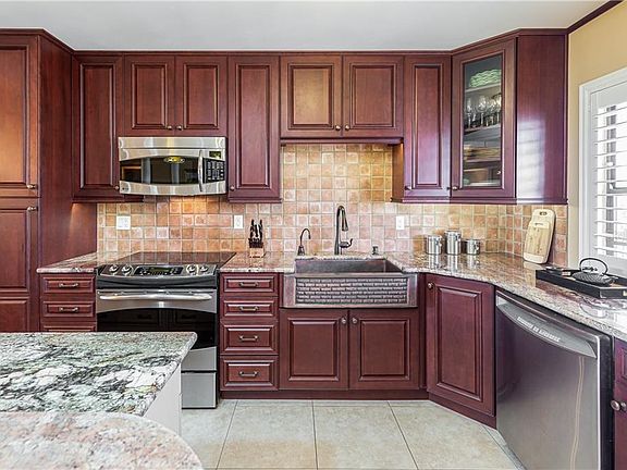 5th image of 100 S Interlachen Ave APT 402D