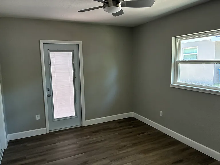401 Engman St — Photo 9