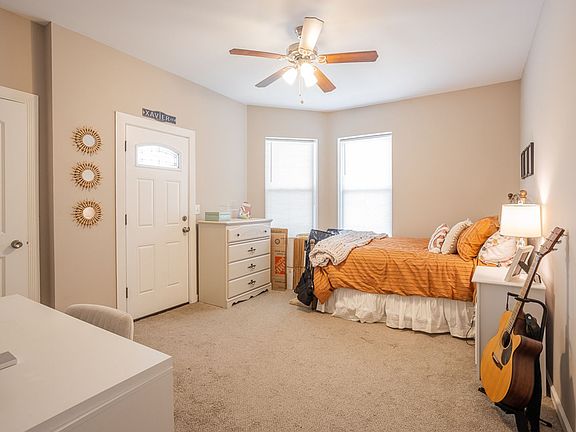 2nd image of 1929 Delaware Ave #2