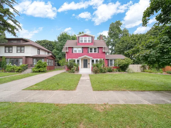 734 Oakridge Dr, Jackson, MI 49203